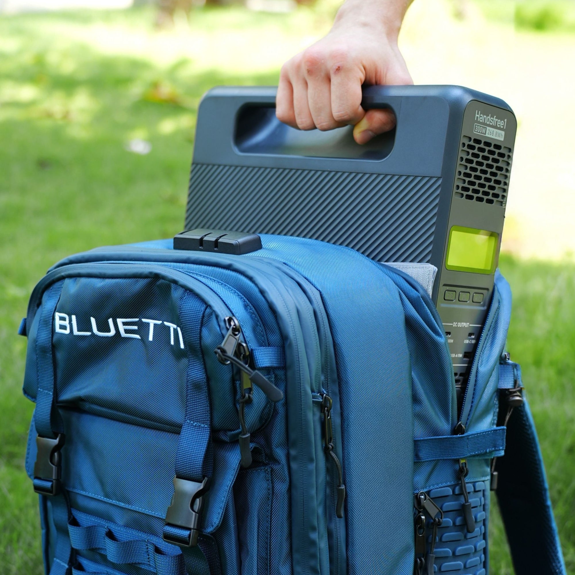 bluetti-handsfree-1-rucksack-powerstation-268-8wh-300w image 6