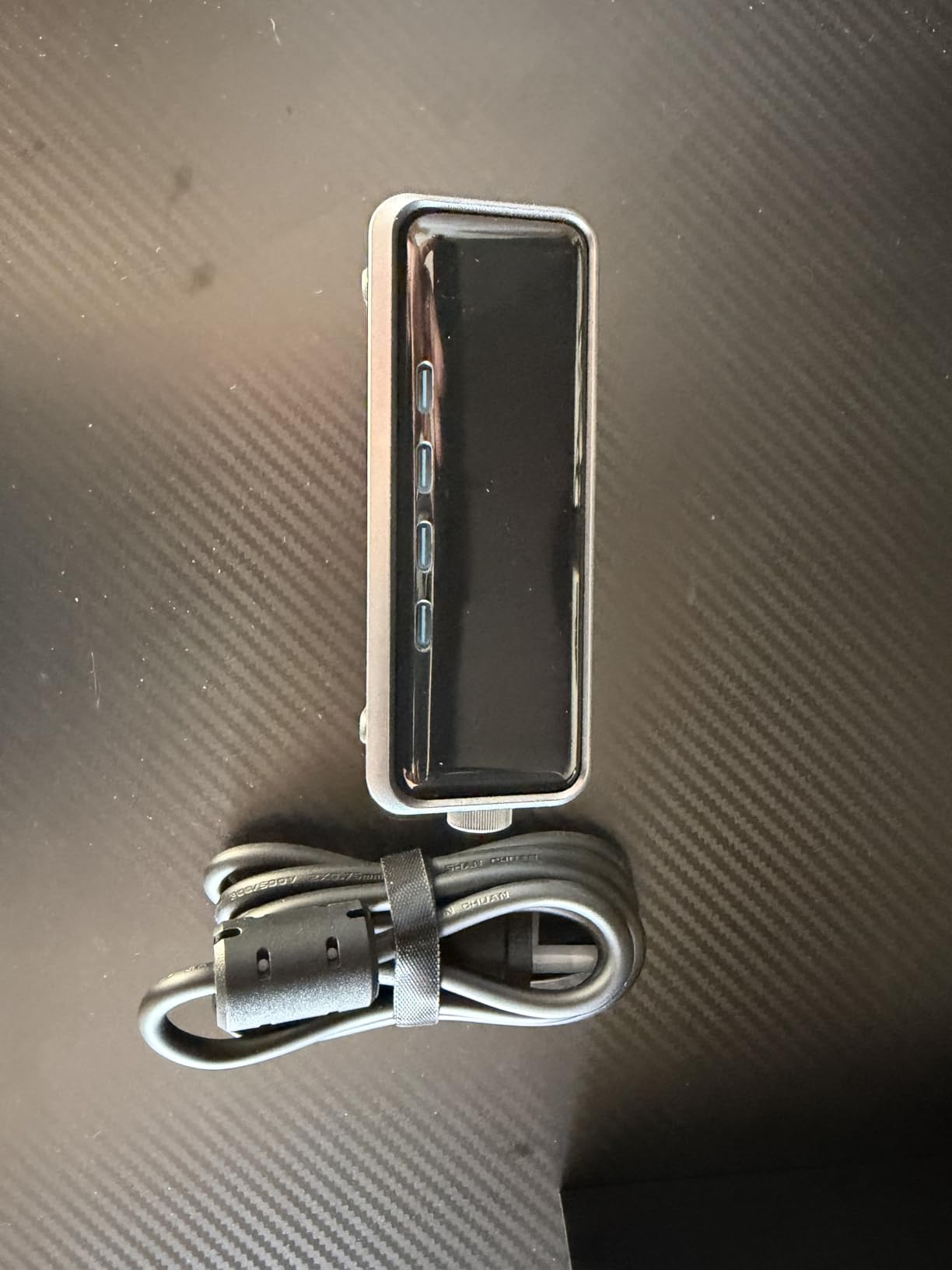 Lädt sogar zwei Laptops