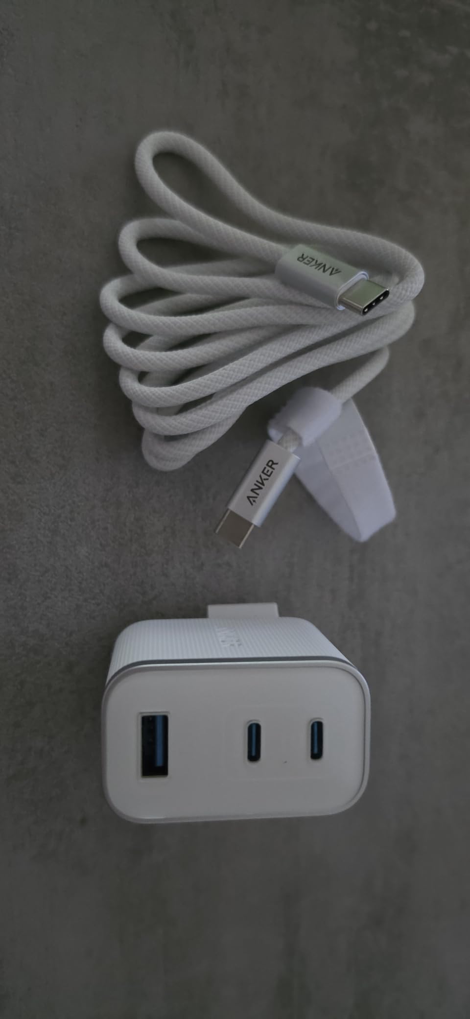 Praktischer Reisestecker